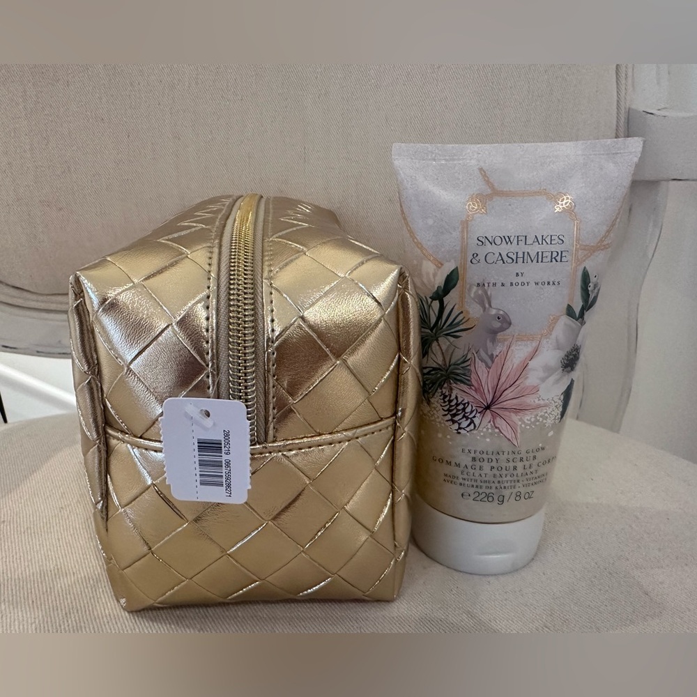 Snowflakes & Cashmere Body Scrub & Gold Makeup Bag NWT - Picture 2 of 4